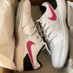 NIB Woman’s Nike 10.5 shoes AIR ZOOM PRESTIGE HC